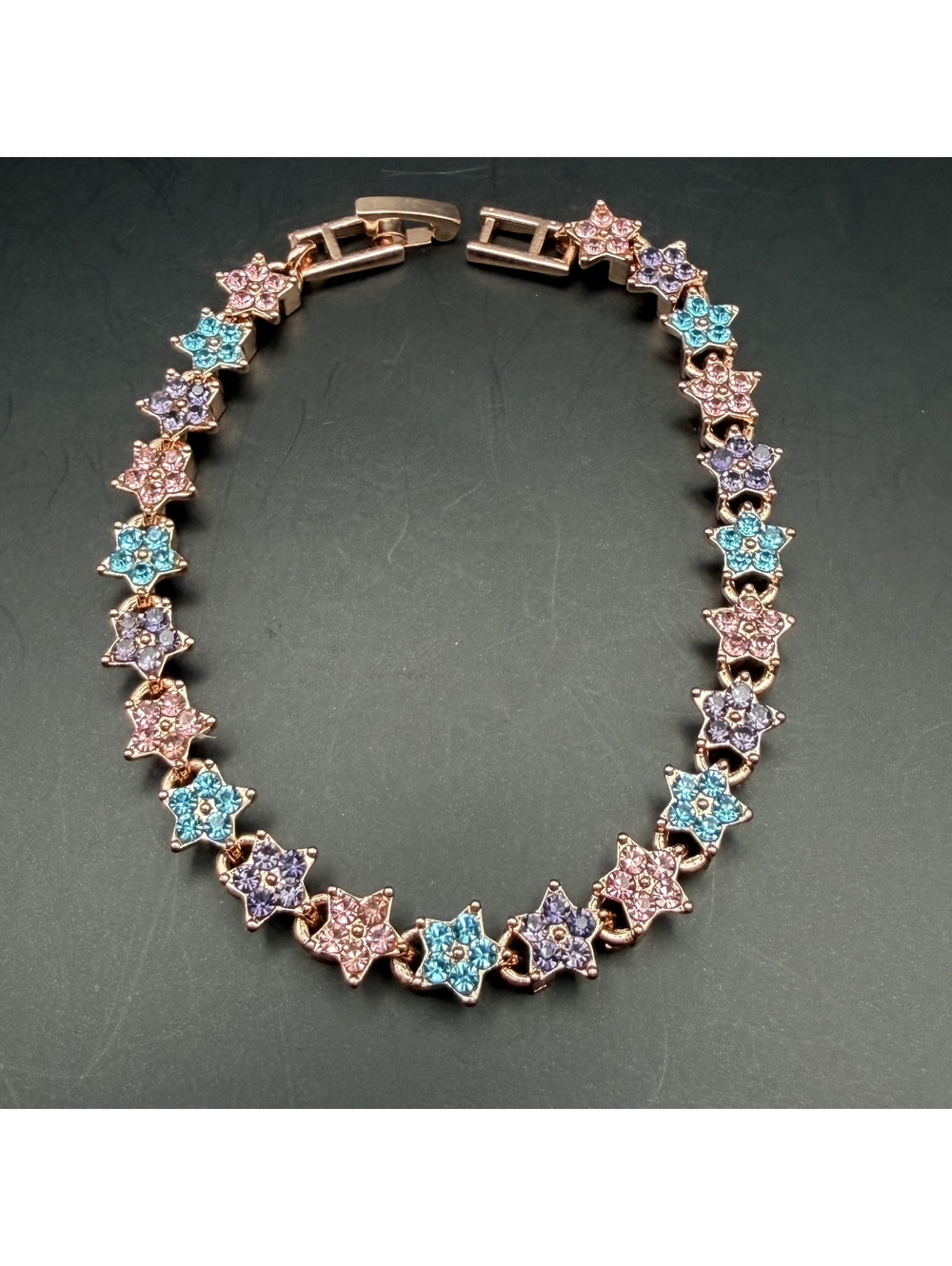candy+clover Colorful Star-Shaped Stone Bracelet in Pink, Blue & Purple - Play &
